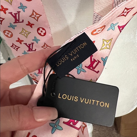 1453. Multicolor 100% silk double sided scarf. - Picture 4 of 5